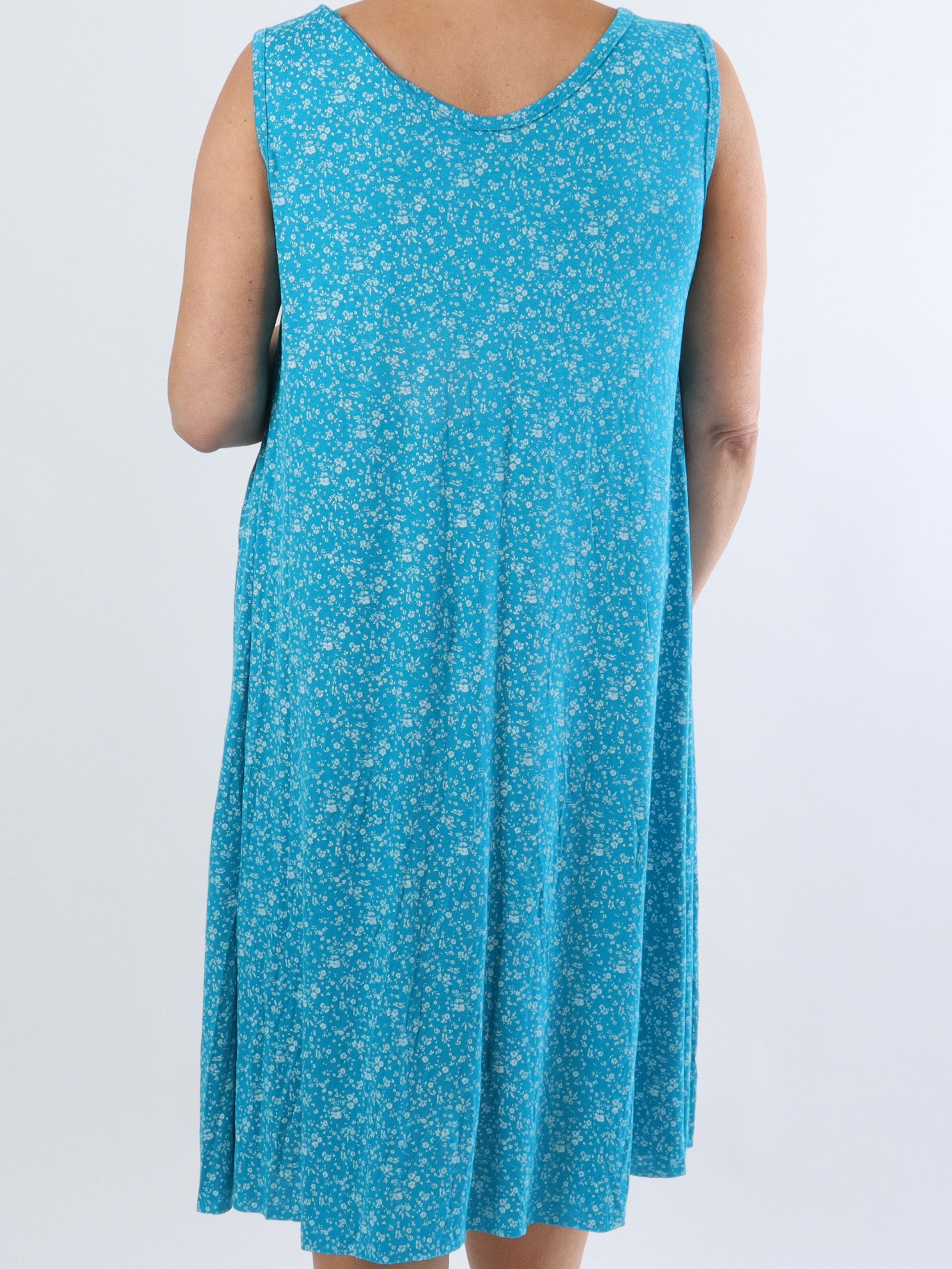 Astrid - Plus size sommerkjole i viskose med blomsterprint